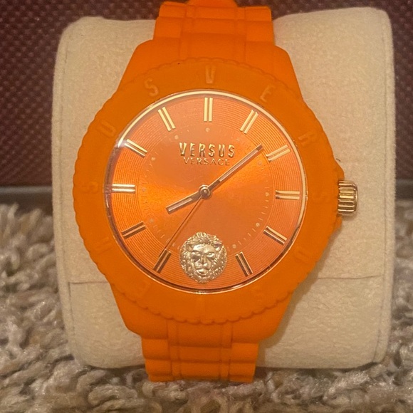 Versus Versace Tokyo silicone Lion Collection Timepiece 43m - Picture 1 of 5